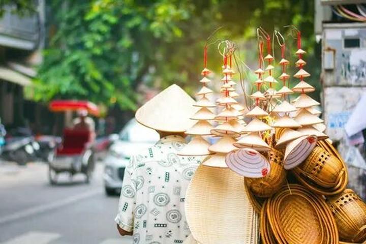 Hotspot Matrix: Biến 4 kiểu áo không thể thiếu thành cơ hội marketing đột phá